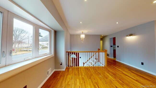 Building Photo - 511 Freeman Ave