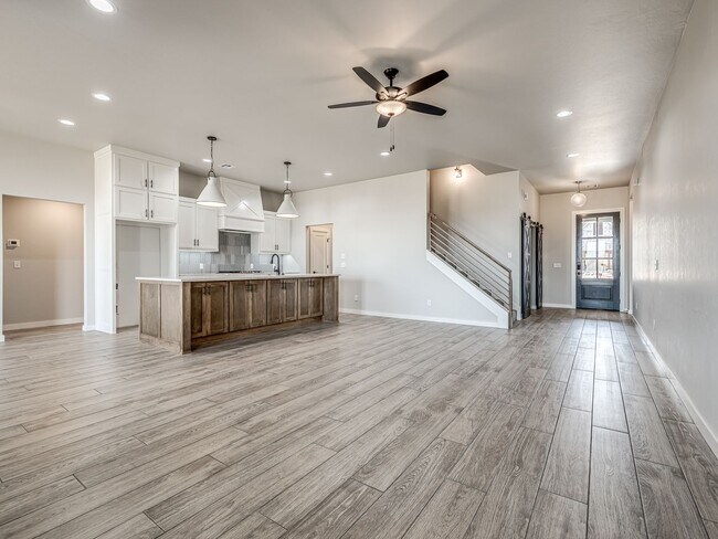 Building Photo - Newer Beautiful home in East Edmond + 4 Be...