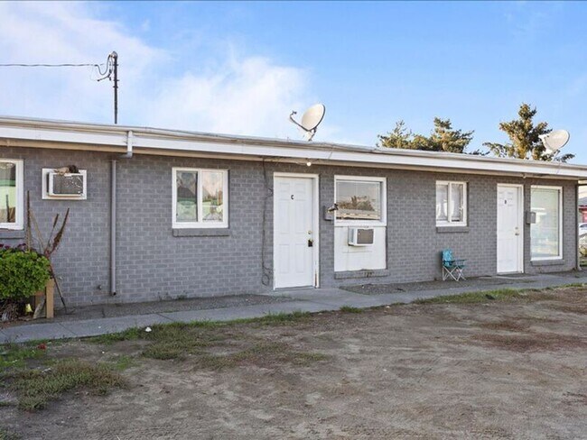 Primary Photo - 928 W Ruby St