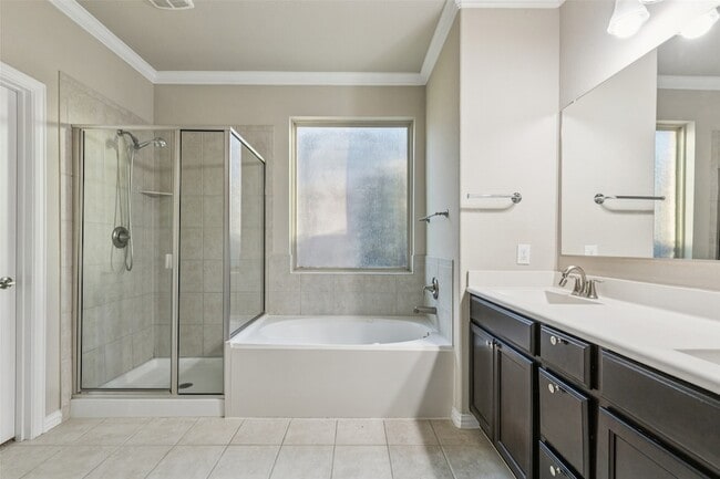 Building Photo - 5001 Bluewater Dr