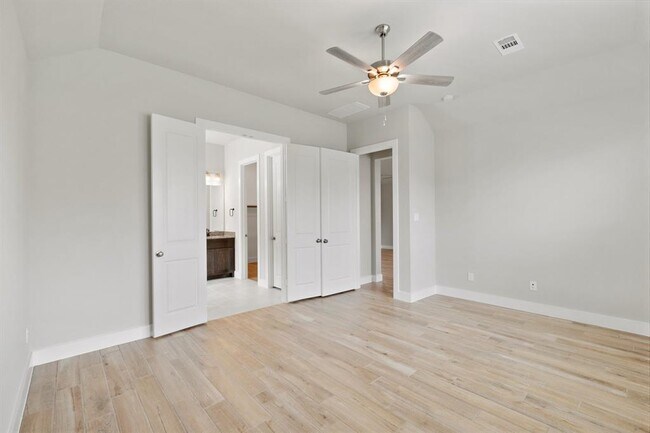 Building Photo - 10719 River Walk Dr