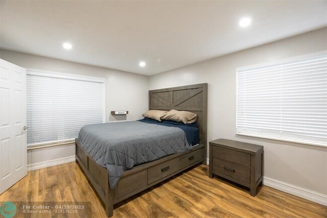 Building Photo - 9200 SW 51st Pl