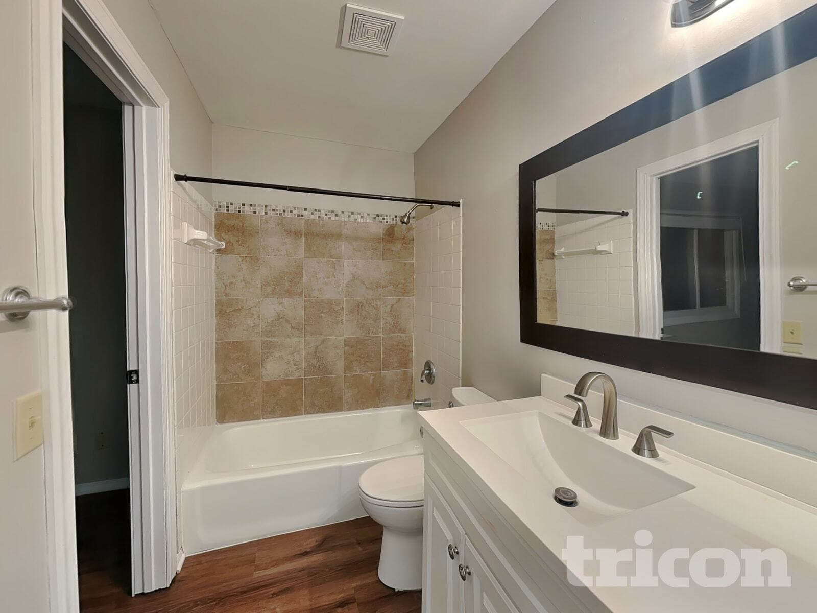 Building Photo - 6865 Buckingham Rd