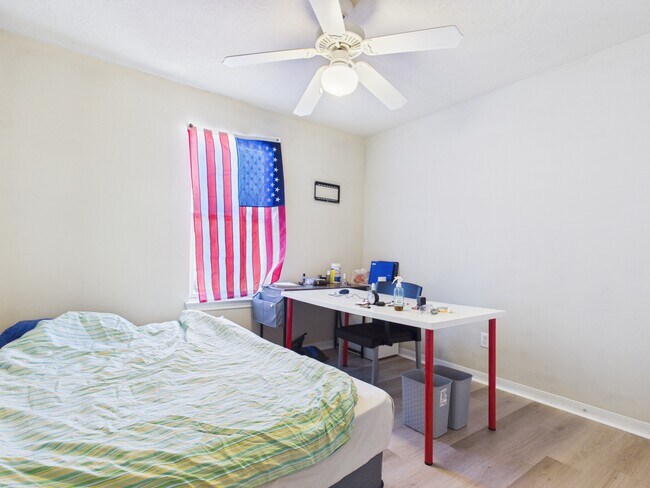 Building Photo - 513 Camp Ct