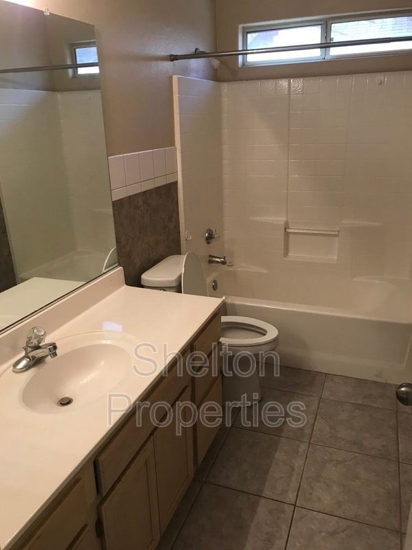 Building Photo - 17425 N 14th St