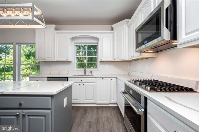 Building Photo - 921 Spinnaker Way