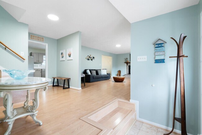 Building Photo - 917 9th Ave S