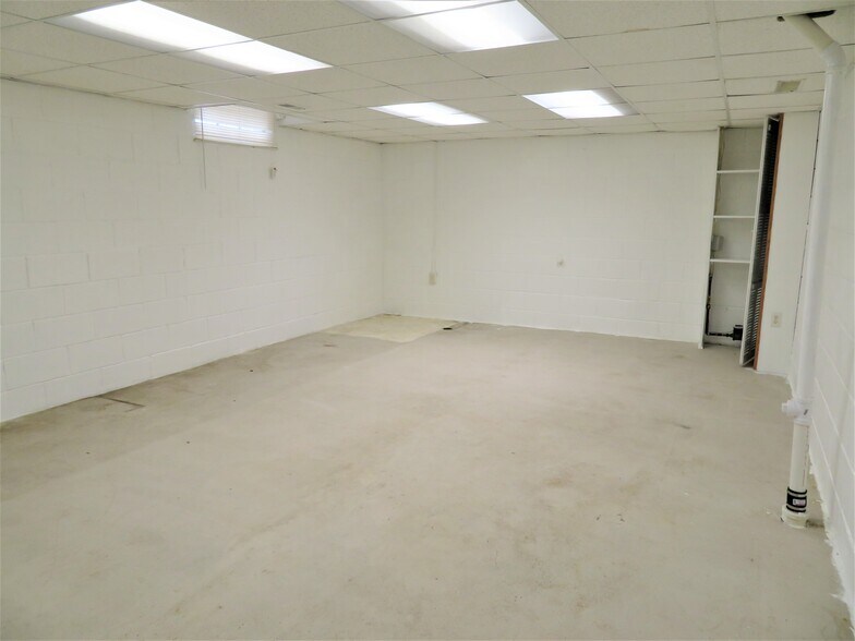 Building Photo - 2317 S Henry St