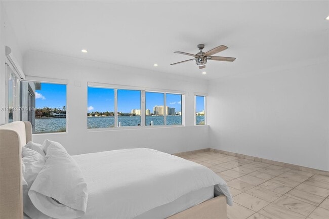 Building Photo - 205 N Hibiscus Dr