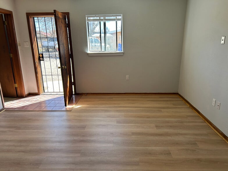 Building Photo - 1522 Cochiti St