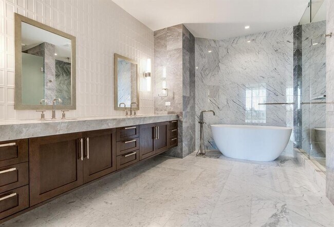 Building Photo - 2912 W Santiago St