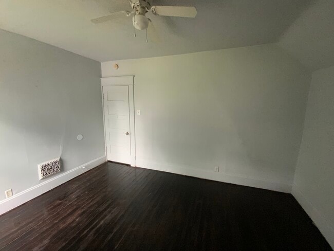 Building Photo - 1207 N Walnut St