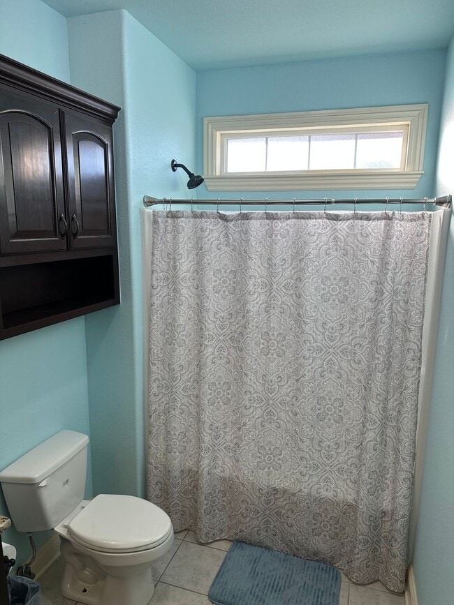 Building Photo - Available March 1st!  Modern 5-Bedroom 4-Bathroom Home in SW Bentonville