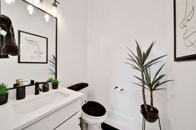 Building Photo - 1306 Laird St