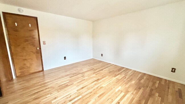 Building Photo - Now Offering Half Month Free! Charming 2BD...