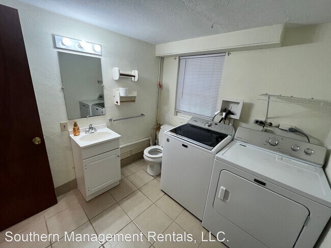 Building Photo - 4 br, 1.5 bath House - 13059 Cross Roads Ave