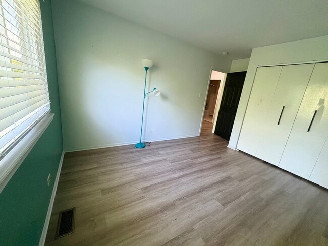 Building Photo - 313 Linden Dr