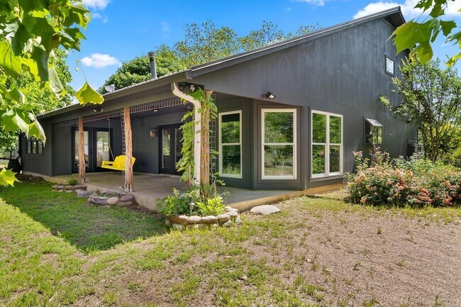 Building Photo - 800 Spur 191