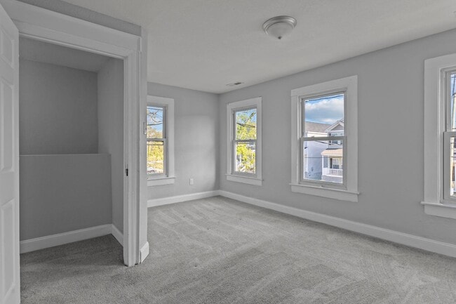 Building Photo - 2118 Queen St