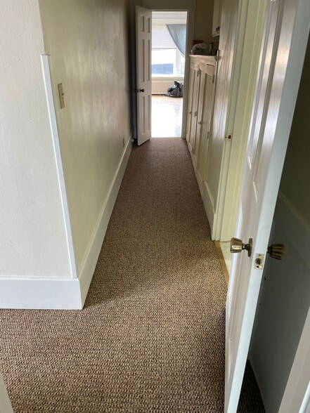 Building Photo - 418 S 4th St