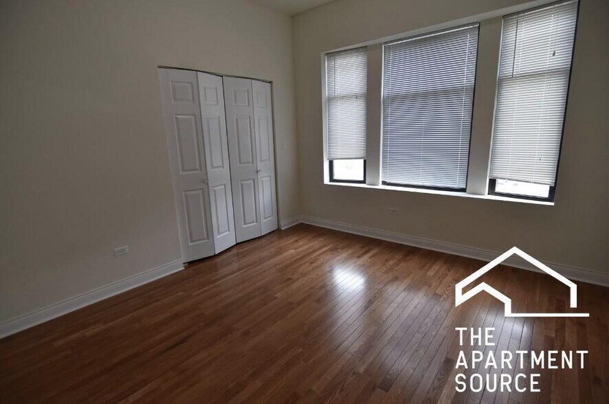 Building Photo - 800 W Belmont Ave