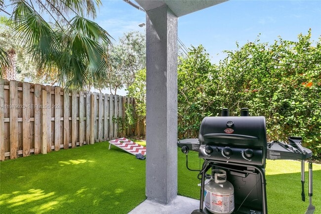 Building Photo - 1123 NE 23rd Terrace