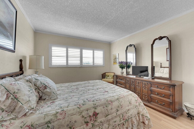 Building Photo - 29 Yacht Club Dr