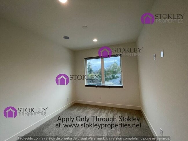 Building Photo - 3184 Manor Ave