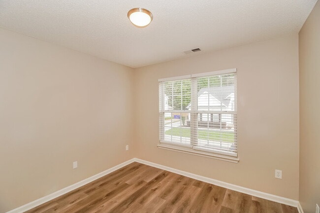 Building Photo - 15185 Tracy Beth Rd