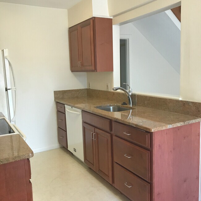 Building Photo - 231 Lake St