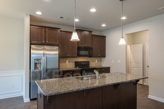 Building Photo - 2666 Pointcrest Way