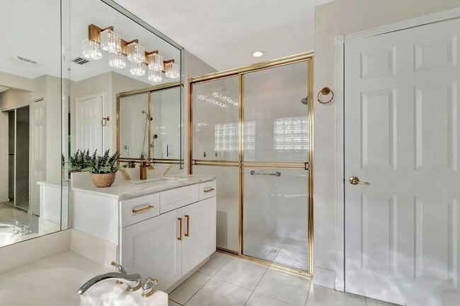 Building Photo - 7893 Stanza St