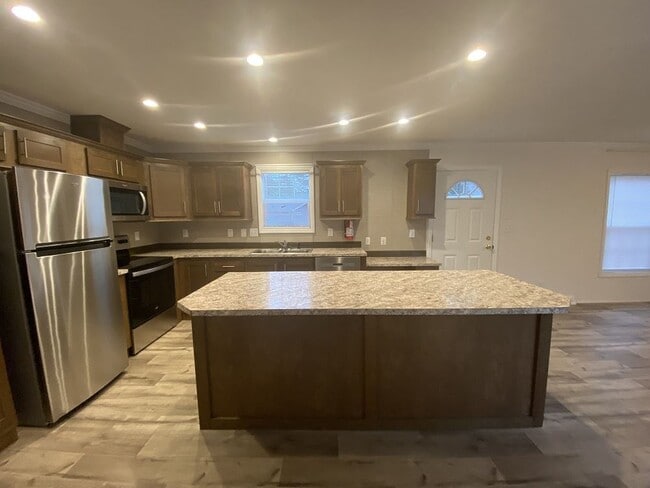 Building Photo - 4 Mink Ct