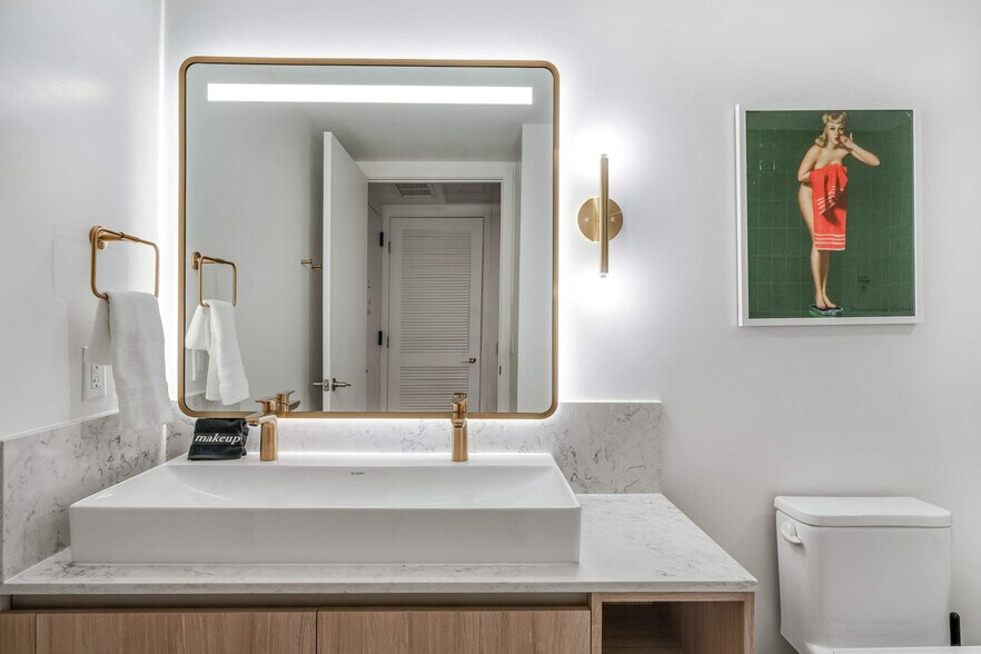 Building Photo - 159 NE 6th St