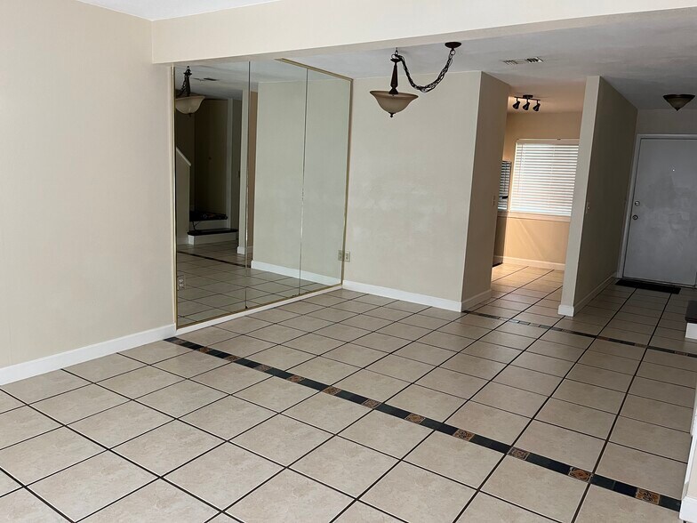 Building Photo - 166 114th Terrace NE