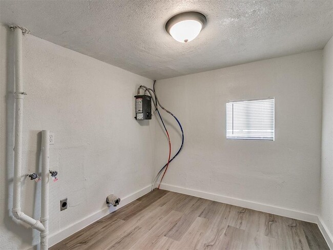 Building Photo - 6111 Jacks Ave