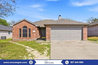 Building Photo - 412 Pin Oak Ln