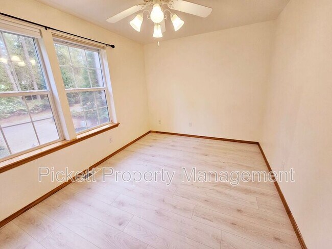 Building Photo - 5998 McCormick Woods Dr SW