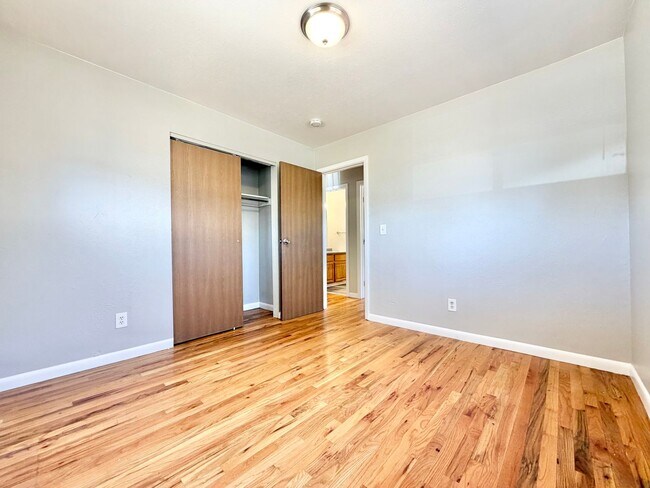 Building Photo - Bright and Spacious Lakewood Duplex Available for Immediate Rental!!!