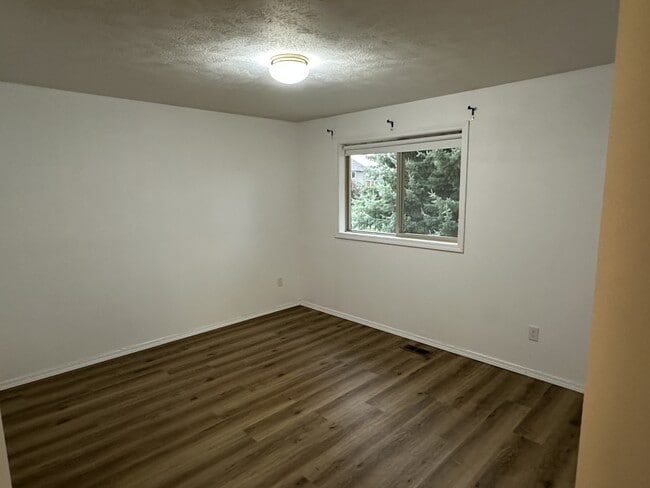 Building Photo - 9206 N Londale Dr