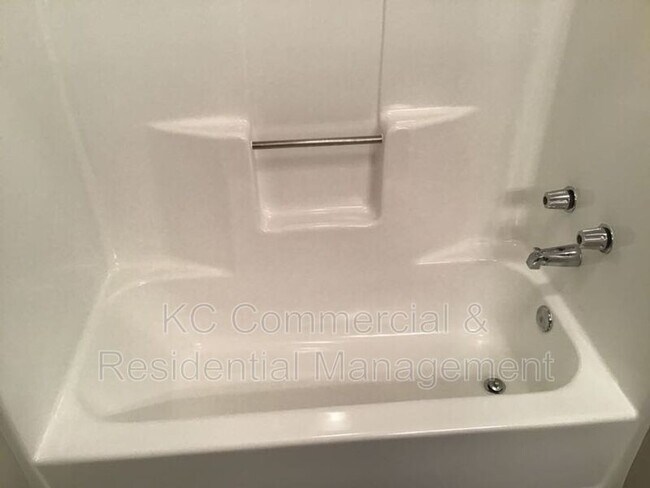 Building Photo - 211 W Main St