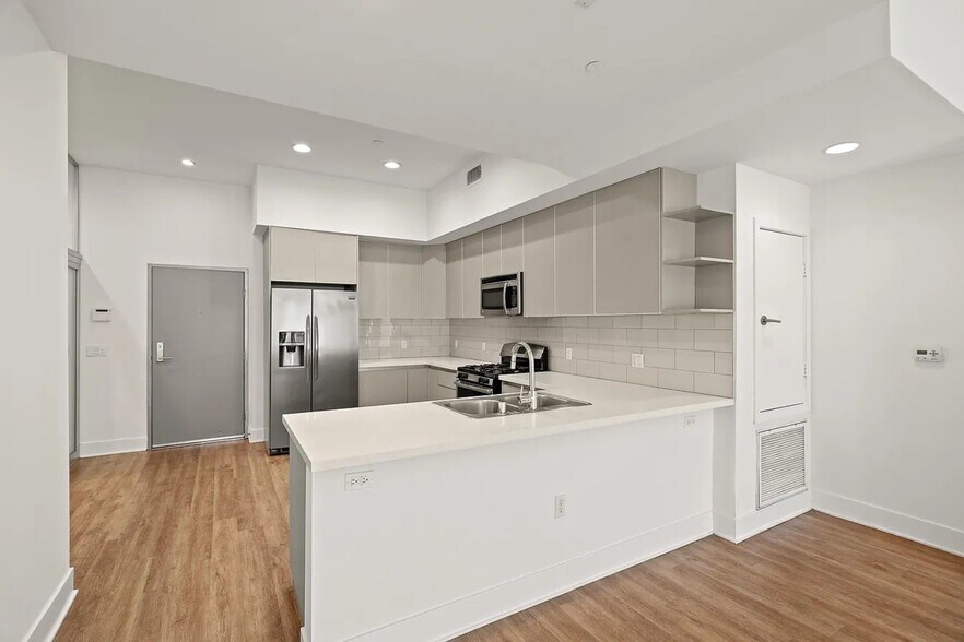 Building Photo - 5308 Sepulveda Blvd