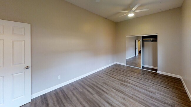 Building Photo - BIG House! Spacious bedrooms! Garage and Driveway Parking!