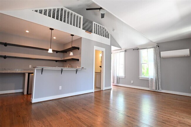 Building Photo - 715 Ralfallen St