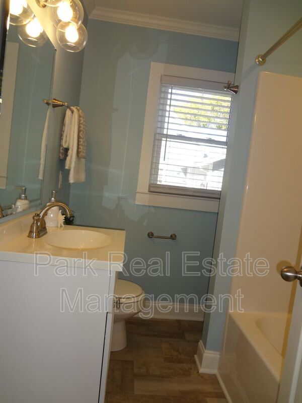 Building Photo - 602 Hillsborough Rd