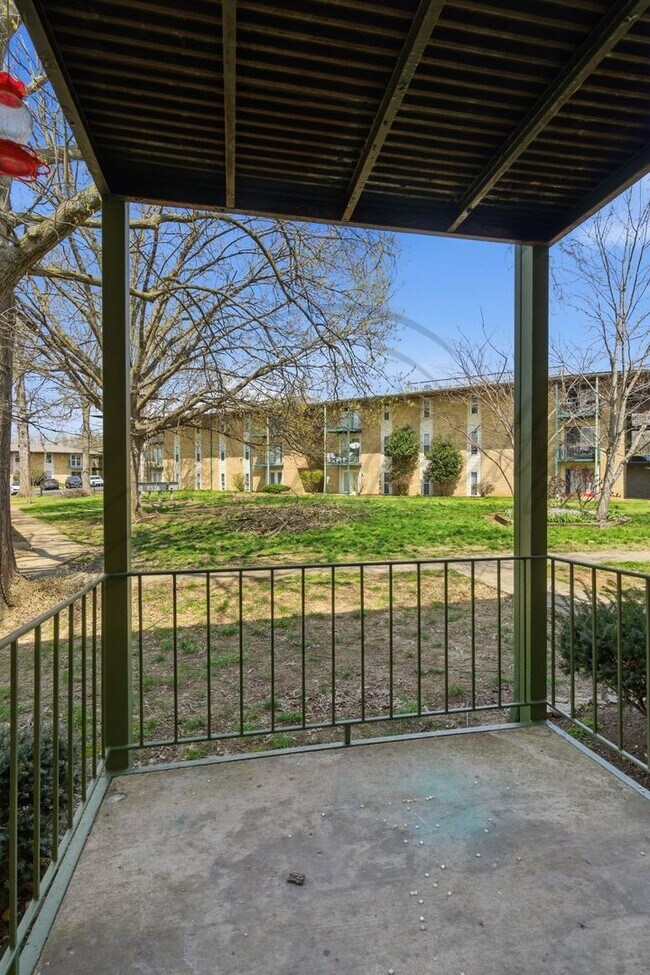 Building Photo - SPRING SPECIAL!! FIRST MONTH FREE on this ONE Bedroom Condo, First Floor, across from Madison Park!