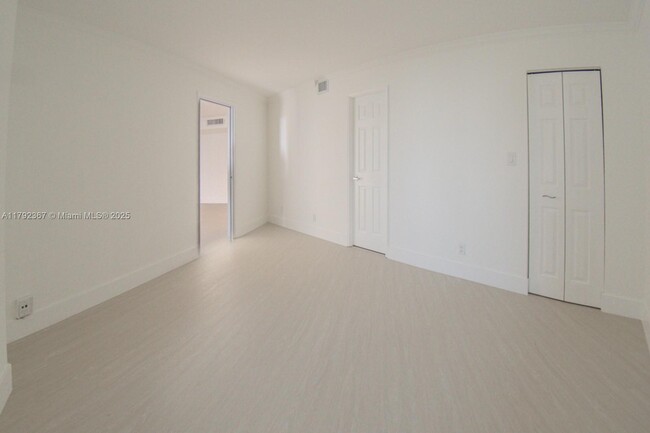 Building Photo - 18181 NE 31st Ct