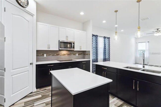 Building Photo - 10466 Siddington Dr