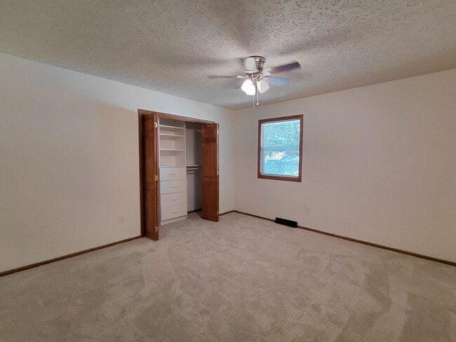 Building Photo - Single Family Home!