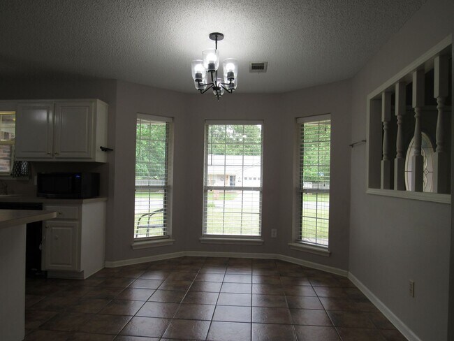 Building Photo - contact Peggy 501 676 1758